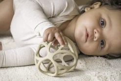 Pelota sensorial silicona arena · Little Dutch