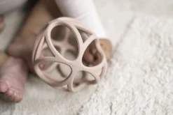 Pelota sensorial silicona rosa · Little Dutch