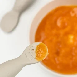 Set 2 cucharas aprendizaje silicona Tiny farm Sand · Done by Deer